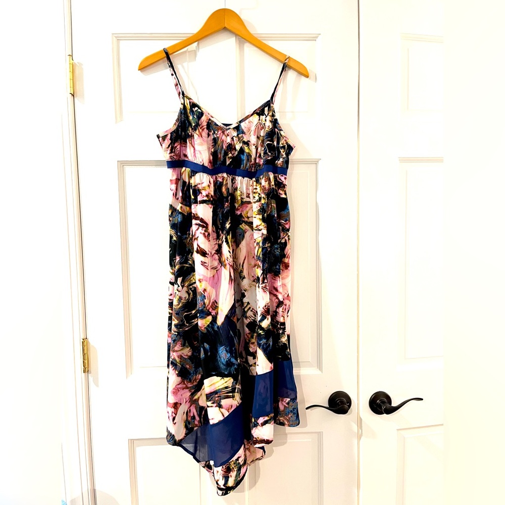 Worn once, doesn’t fit anymore, great dress like new.